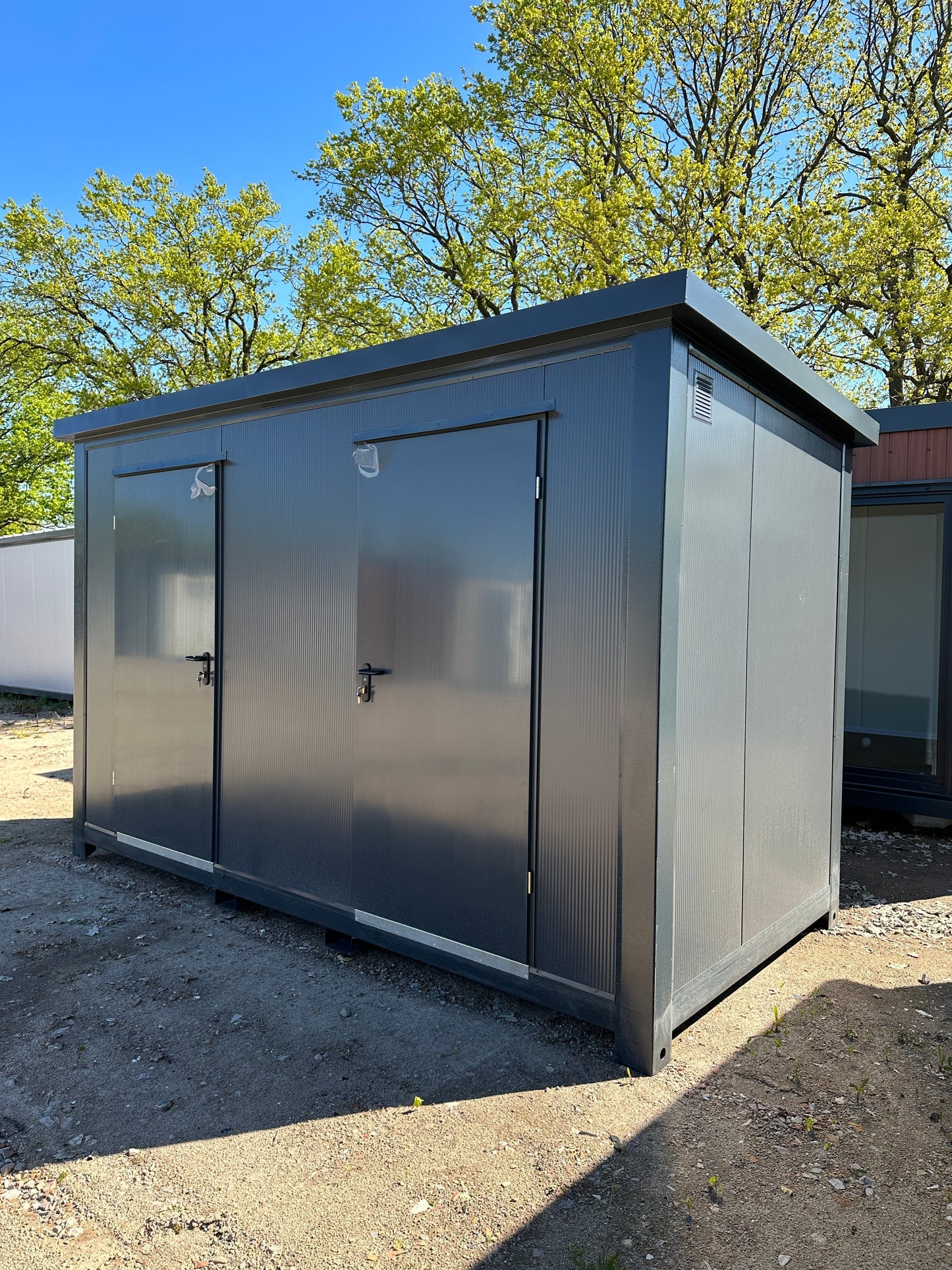 CONTENITORE SANITARIO 4,00 x 2,00 M CON WC E DOCCIA
