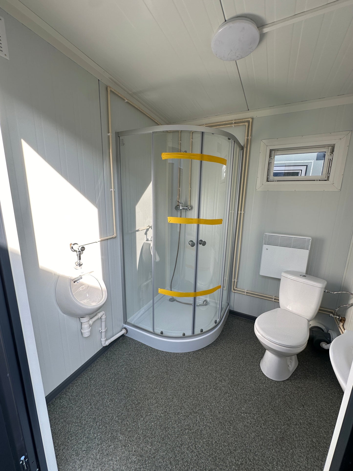 CONTENITORE SANITARIO 4,00 x 2,00 M CON WC E DOCCIA