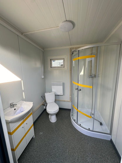 CONTENITORE SANITARIO 4,00 x 2,00 M CON WC E DOCCIA